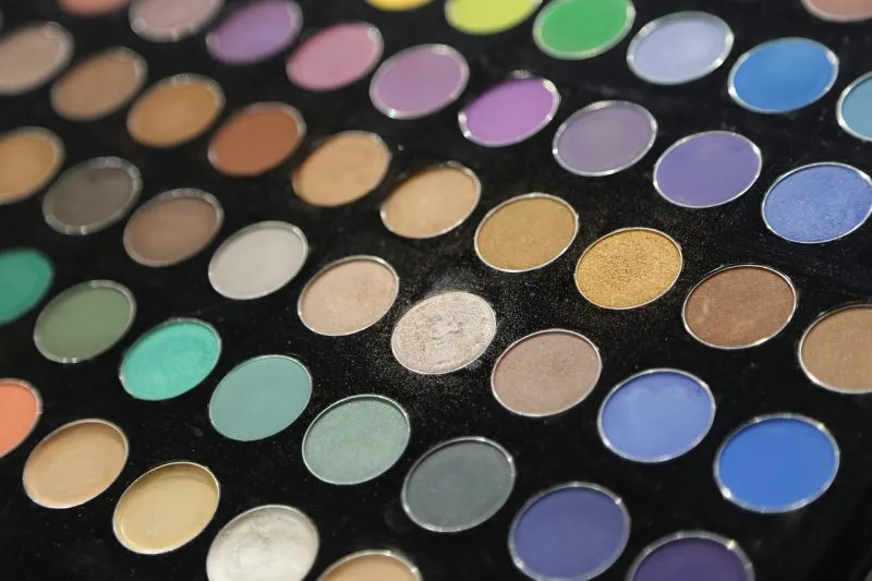 Palety cieni do powiek od Makeup Revolution – czy warto je kupić?